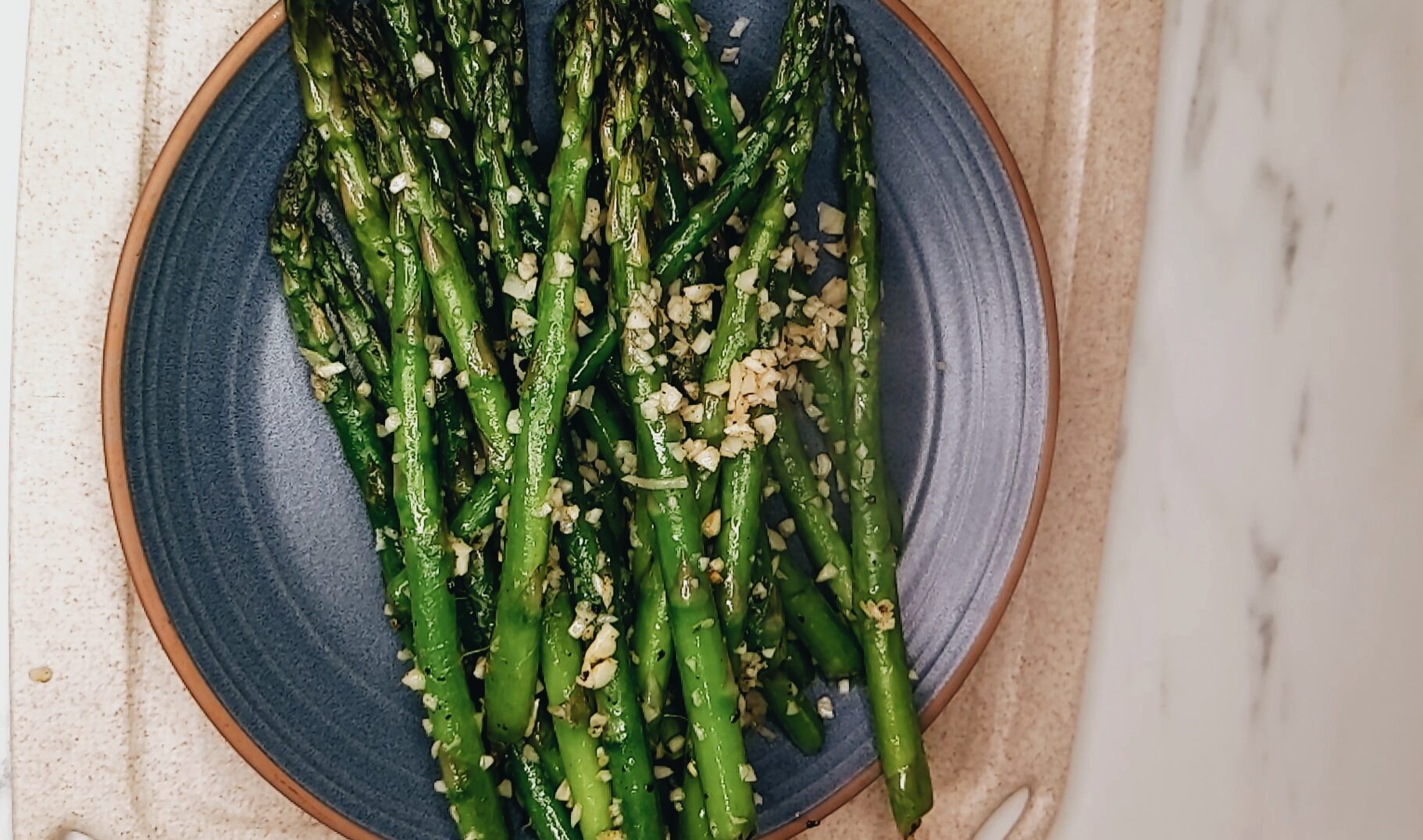 pan fried asparagus with minced garlic, salt and pepper